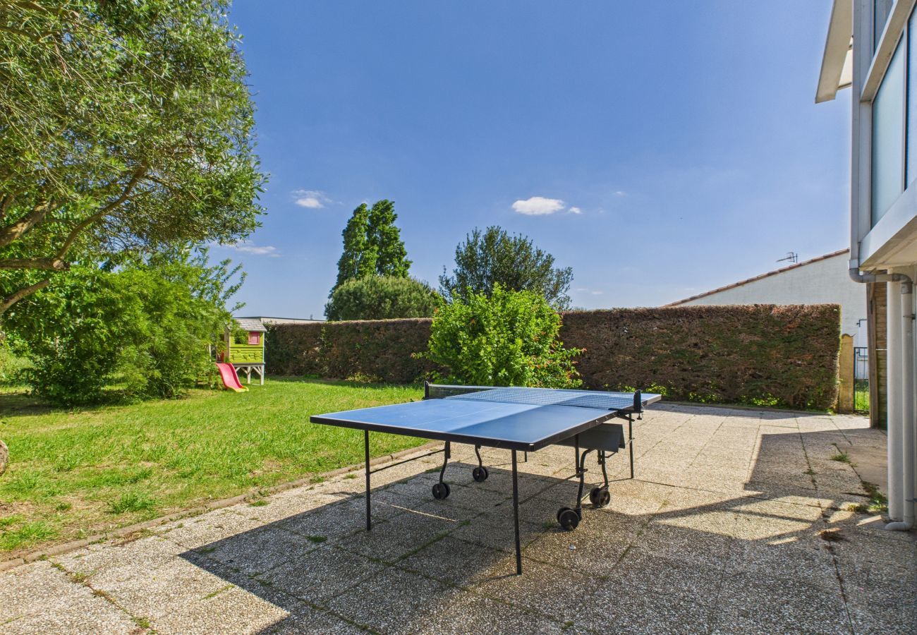 Maison à Le Bernard - Maison pour 2 adultes et 2 enfants avec jardin 