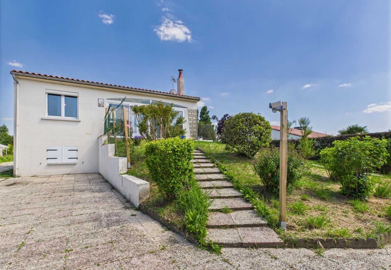 Maison à Le Bernard - Maison pour 2 adultes et 2 enfants avec jardin 