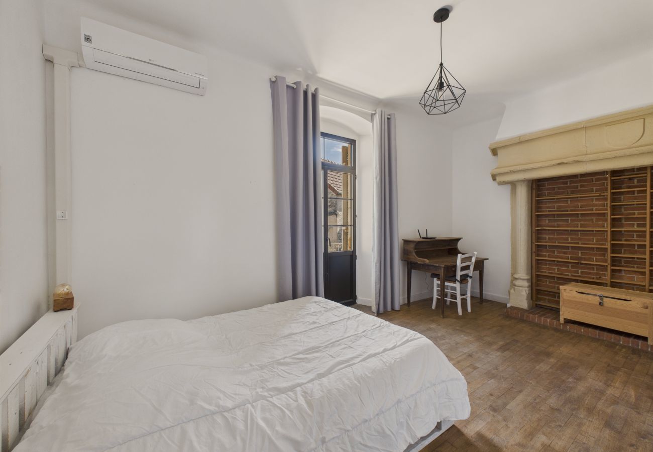 Maison à Saint-Léon-sur-Vézère - Maison pour 5 avec cour extérieure dans le centre