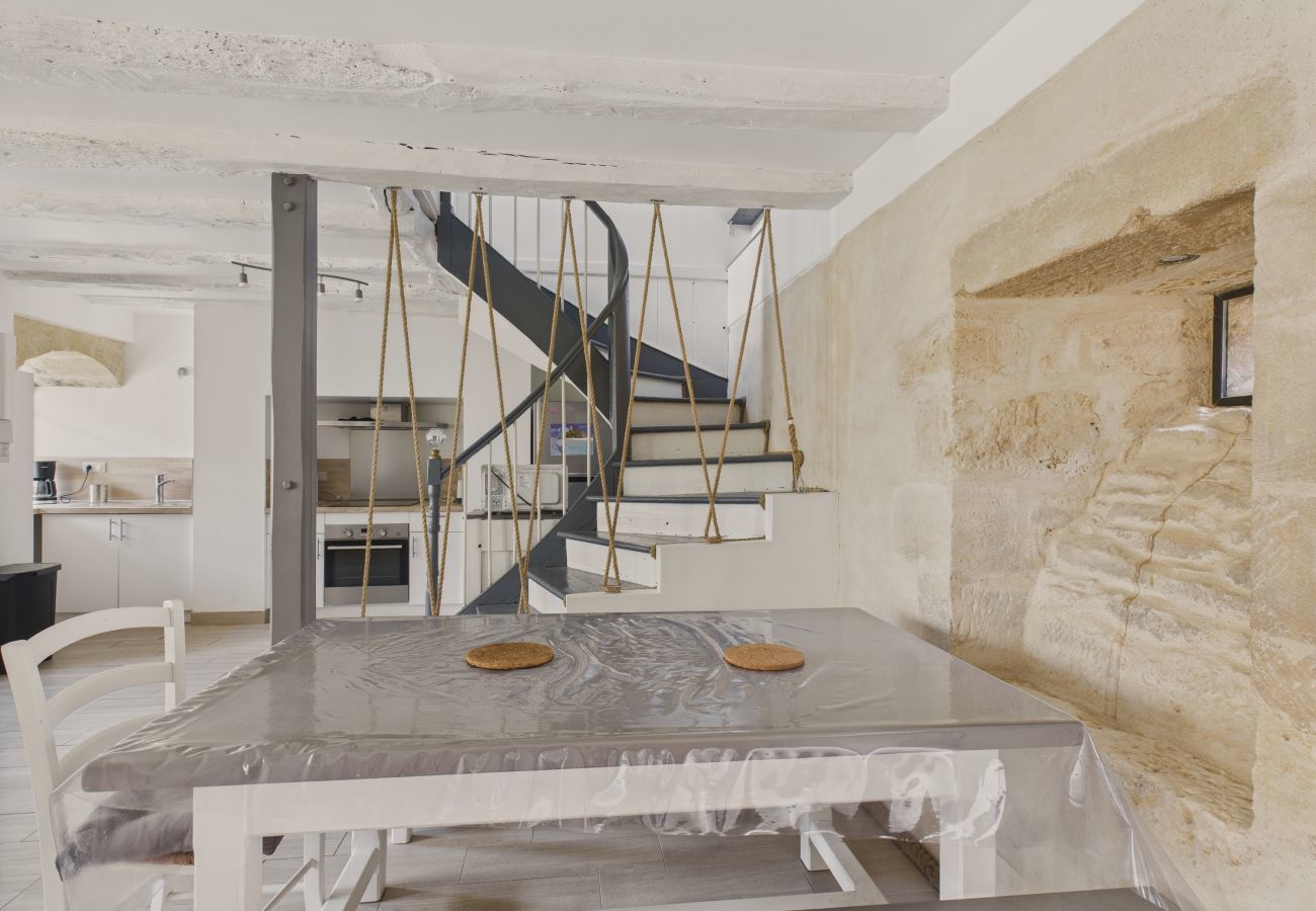 Maison à Saint-Léon-sur-Vézère - Maison pour 5 avec cour extérieure dans le centre