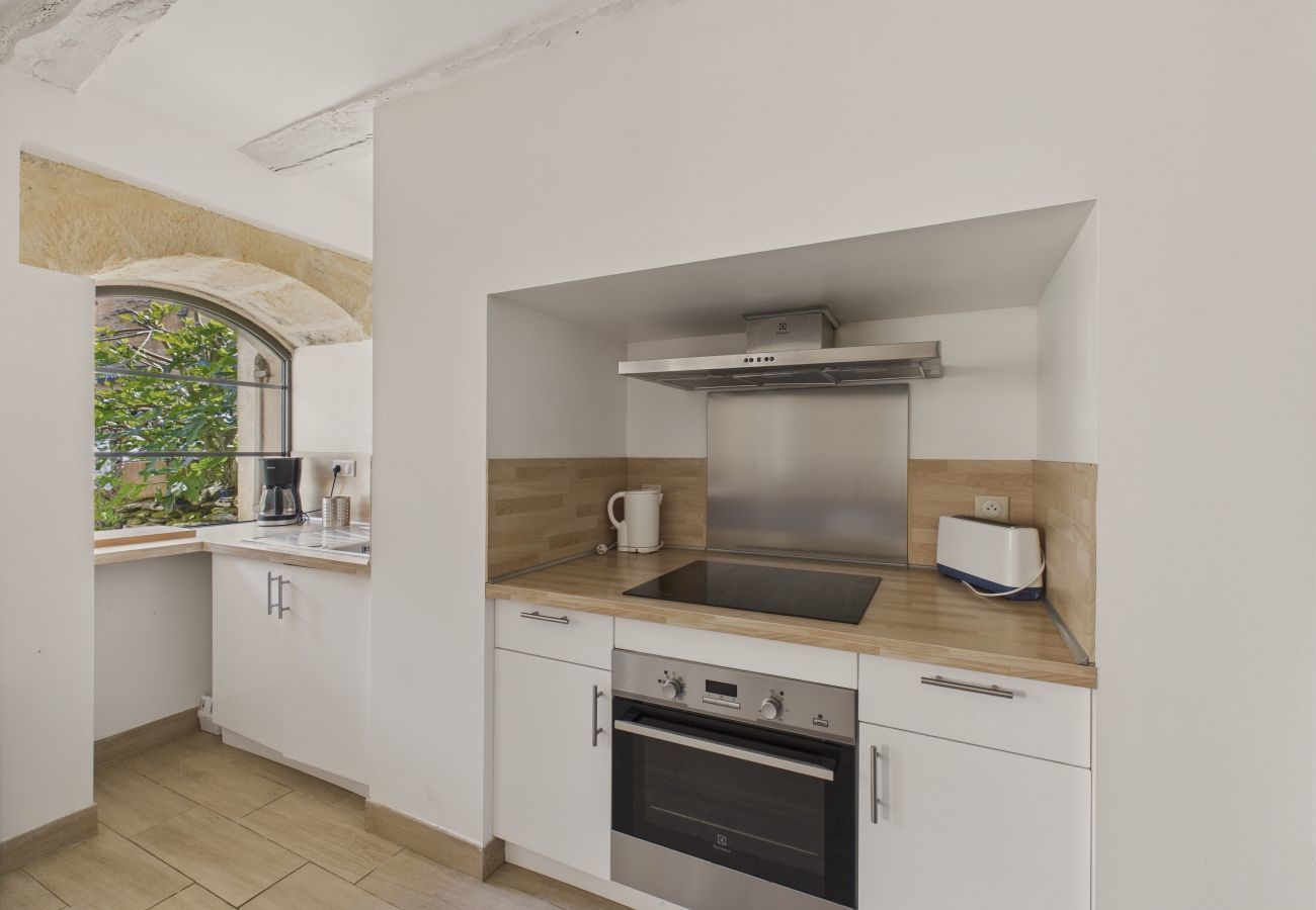 Maison à Saint-Léon-sur-Vézère - Maison pour 5 avec cour extérieure dans le centre
