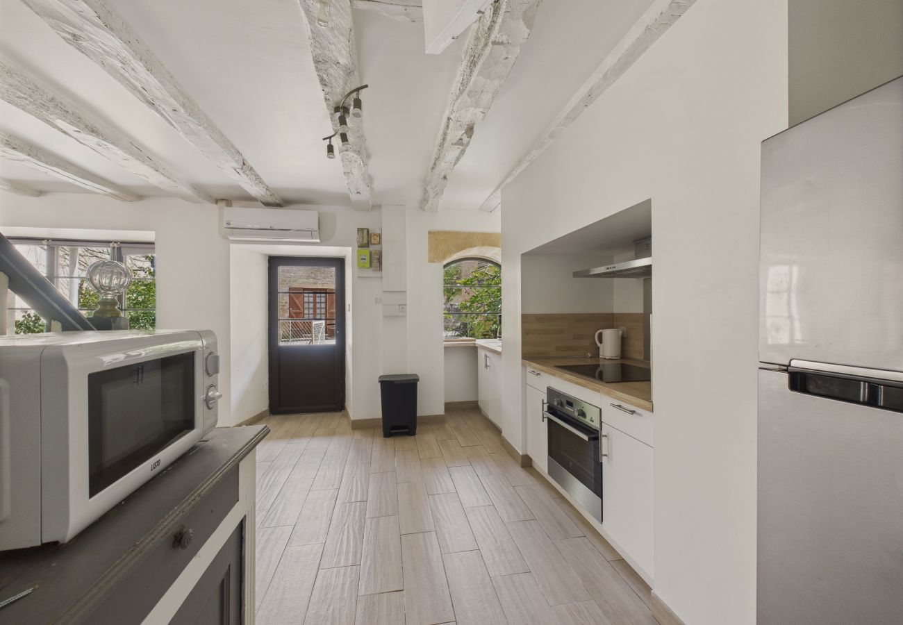 Maison à Saint-Léon-sur-Vézère - Maison pour 5 avec cour extérieure dans le centre
