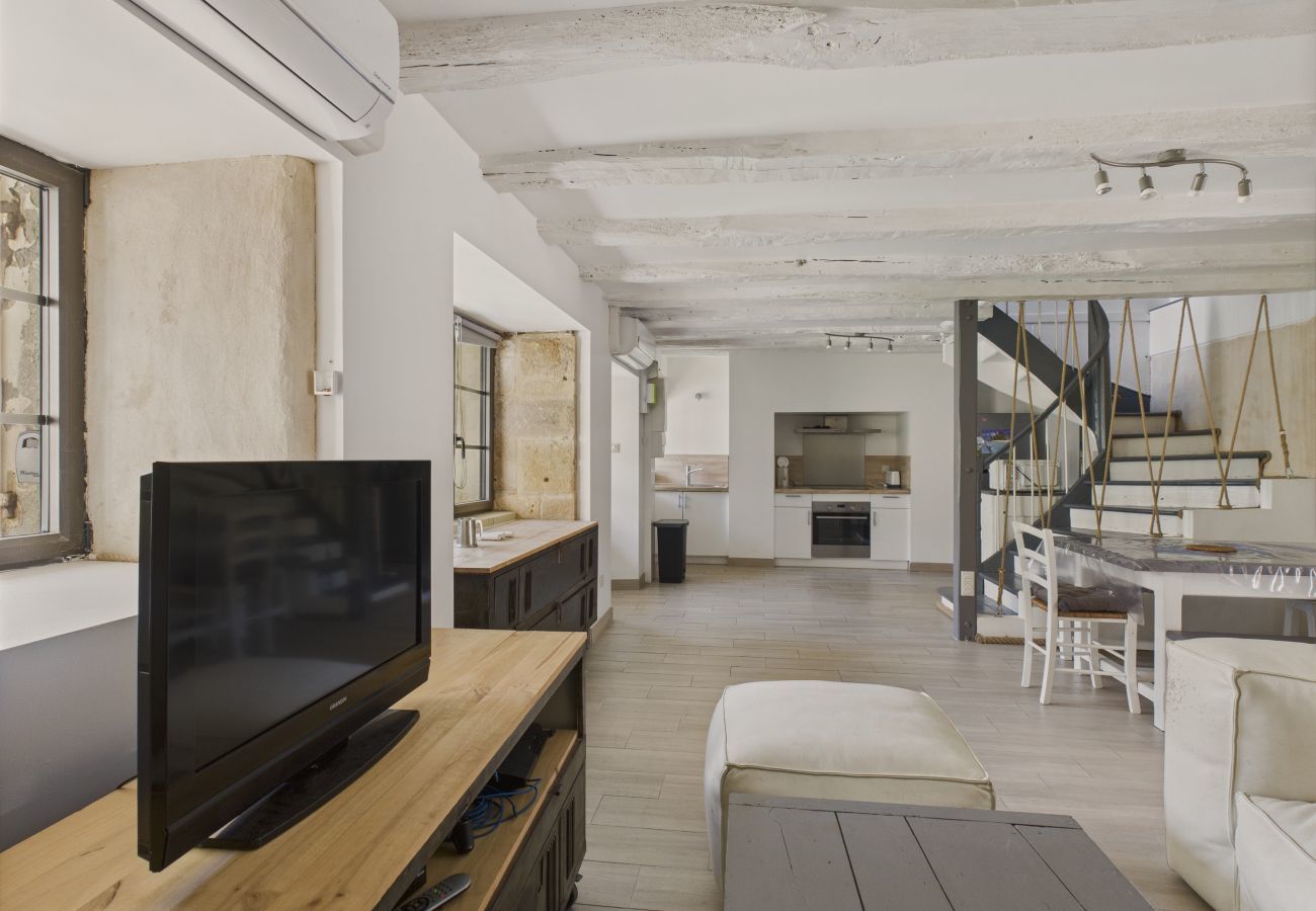 Maison à Saint-Léon-sur-Vézère - Maison pour 5 avec cour extérieure dans le centre