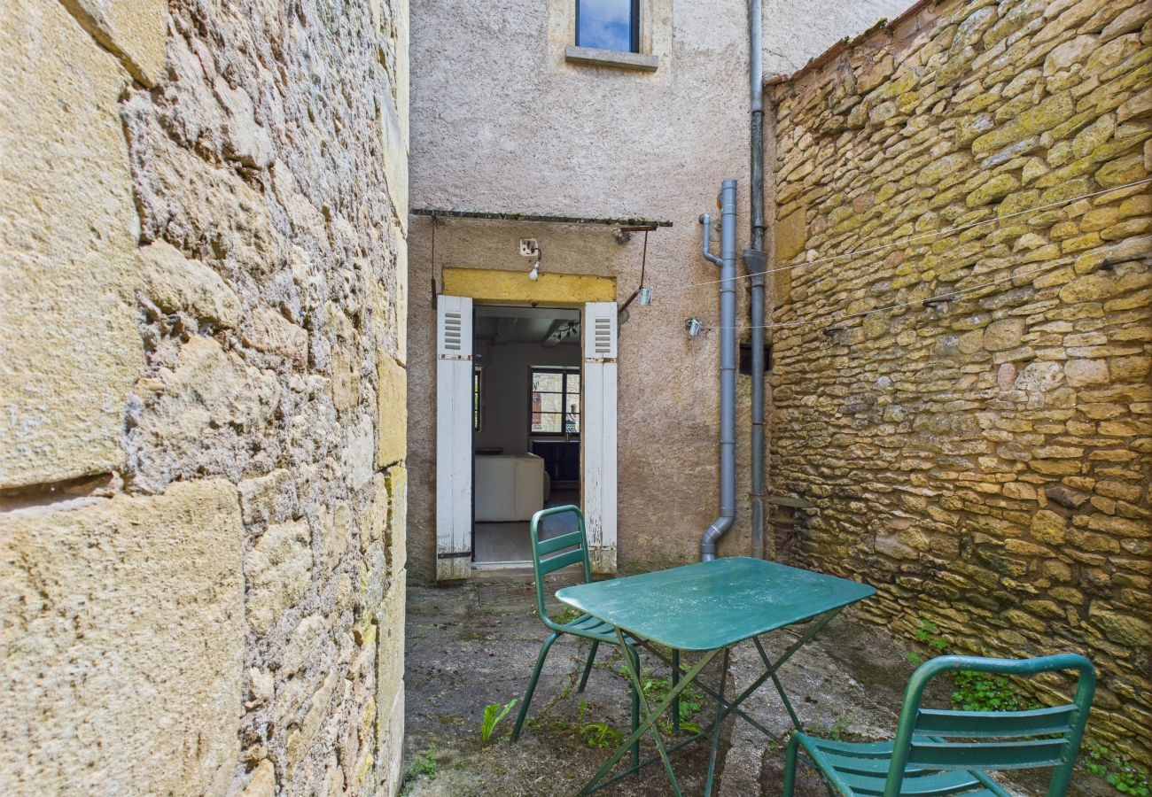 Maison à Saint-Léon-sur-Vézère - Maison pour 5 avec cour extérieure dans le centre