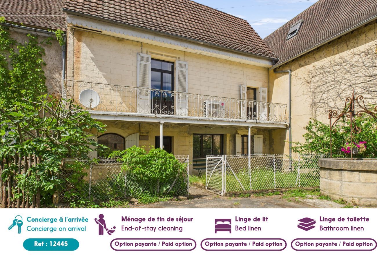Maison à Saint-Léon-sur-Vézère - Maison pour 5 avec cour extérieure dans le centre