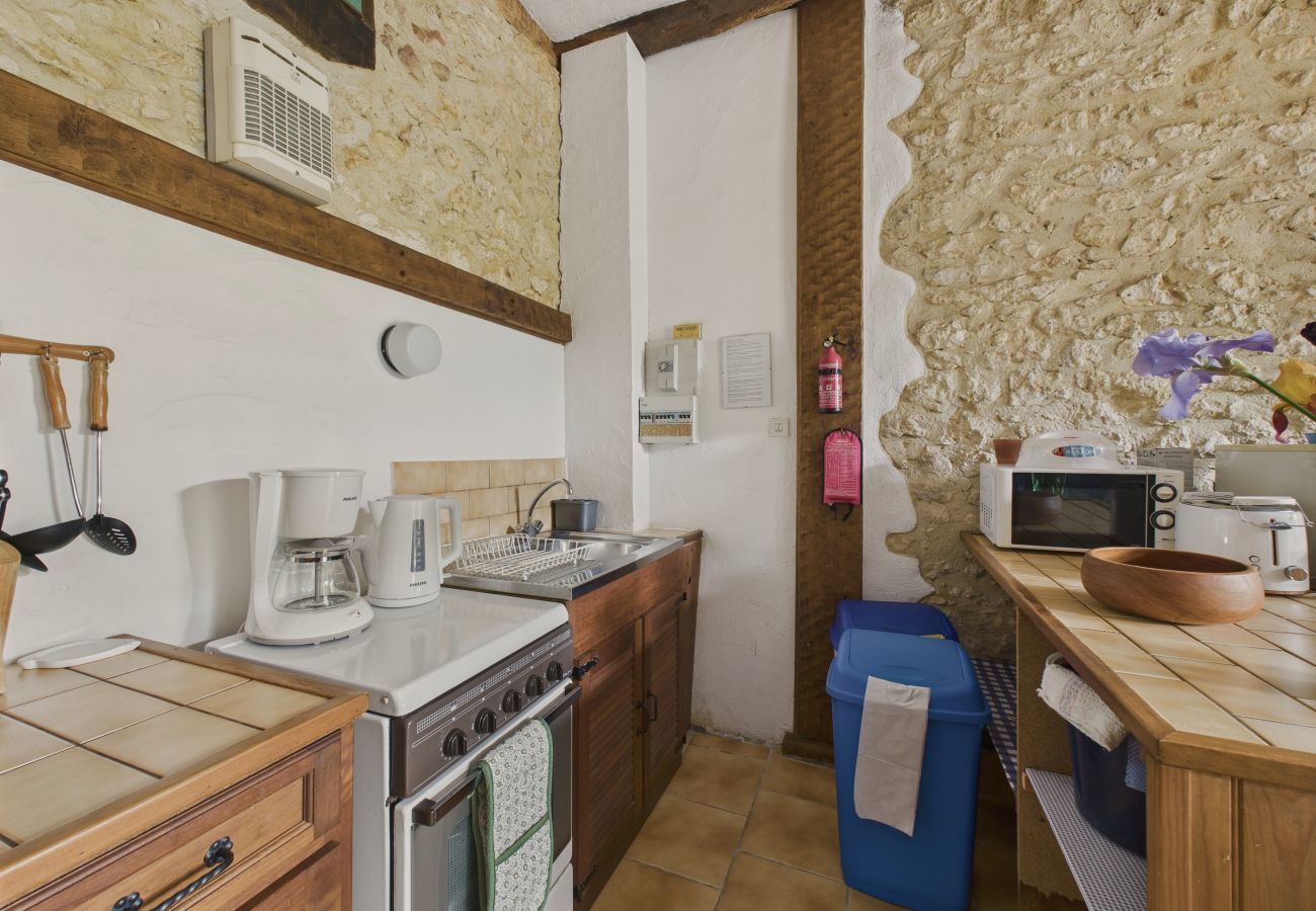 Maison à Montignac - Gîte mitoyen, 4 adultes 1 enfant, piscine commune