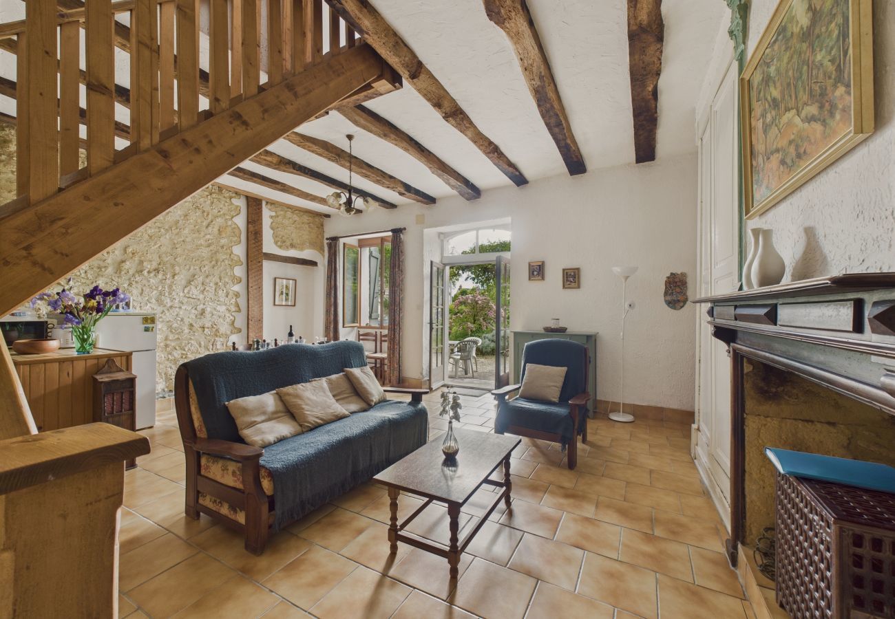 Maison à Montignac - Gîte mitoyen, 4 adultes 1 enfant, piscine commune