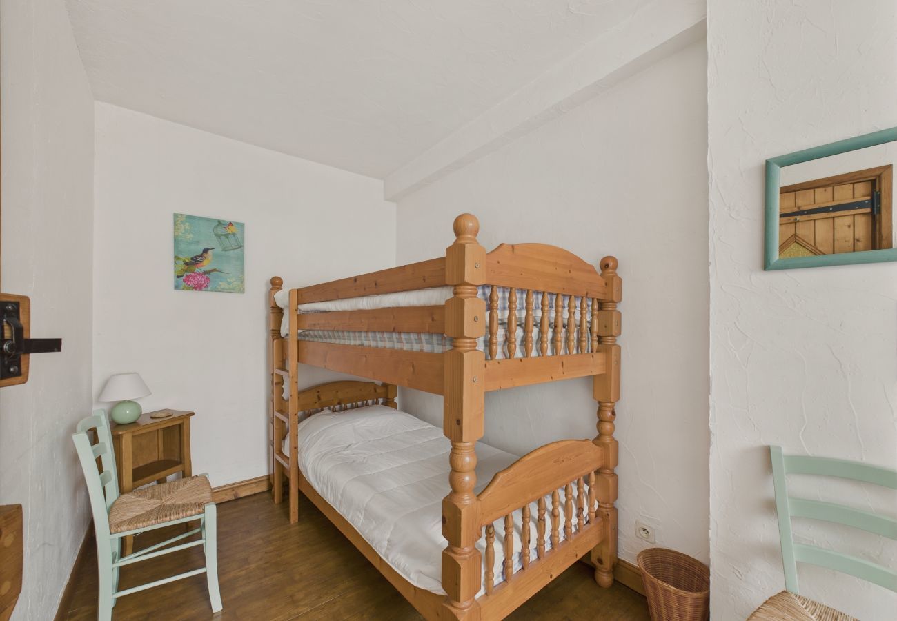 Maison à Montignac - Gîte mitoyen, 4 adultes 1 enfant, piscine commune