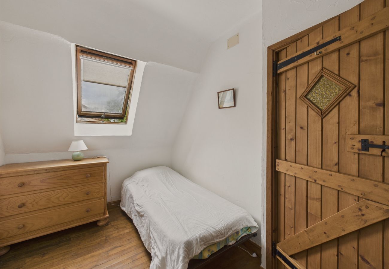 Maison à Montignac - Gîte mitoyen, 4 adultes 1 enfant, piscine commune