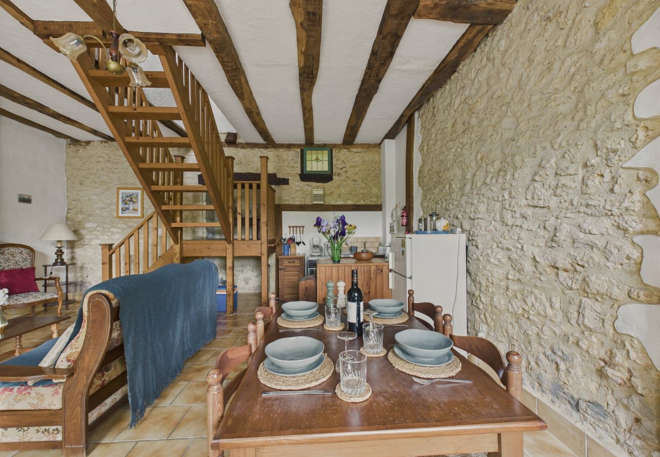 Maison à Montignac - Gîte mitoyen, 4 adultes 1 enfant, piscine commune