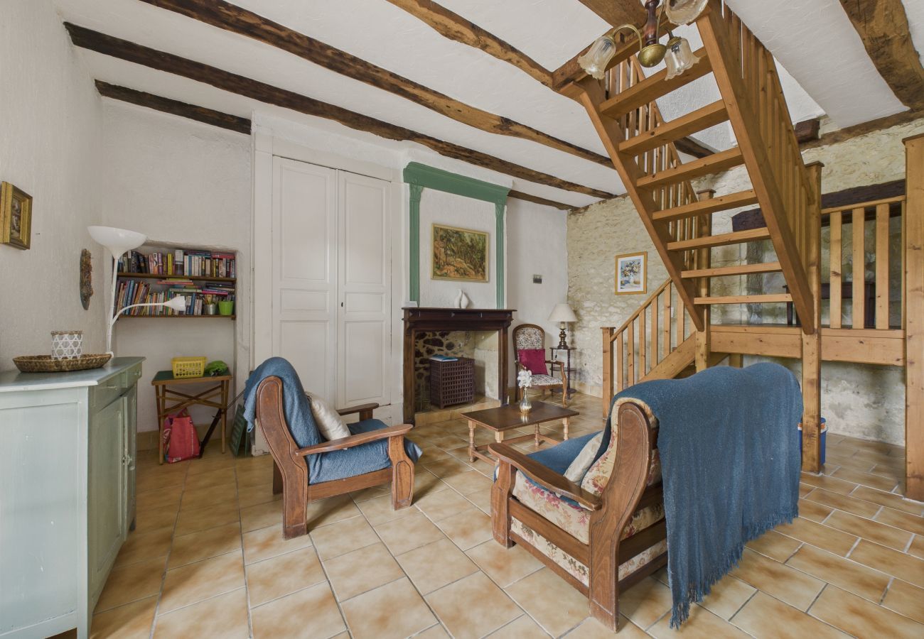 Maison à Montignac - Gîte mitoyen, 4 adultes 1 enfant, piscine commune