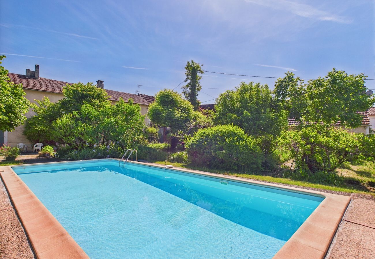 Maison à Montignac - Gîte mitoyen, 4 adultes 1 enfant, piscine commune