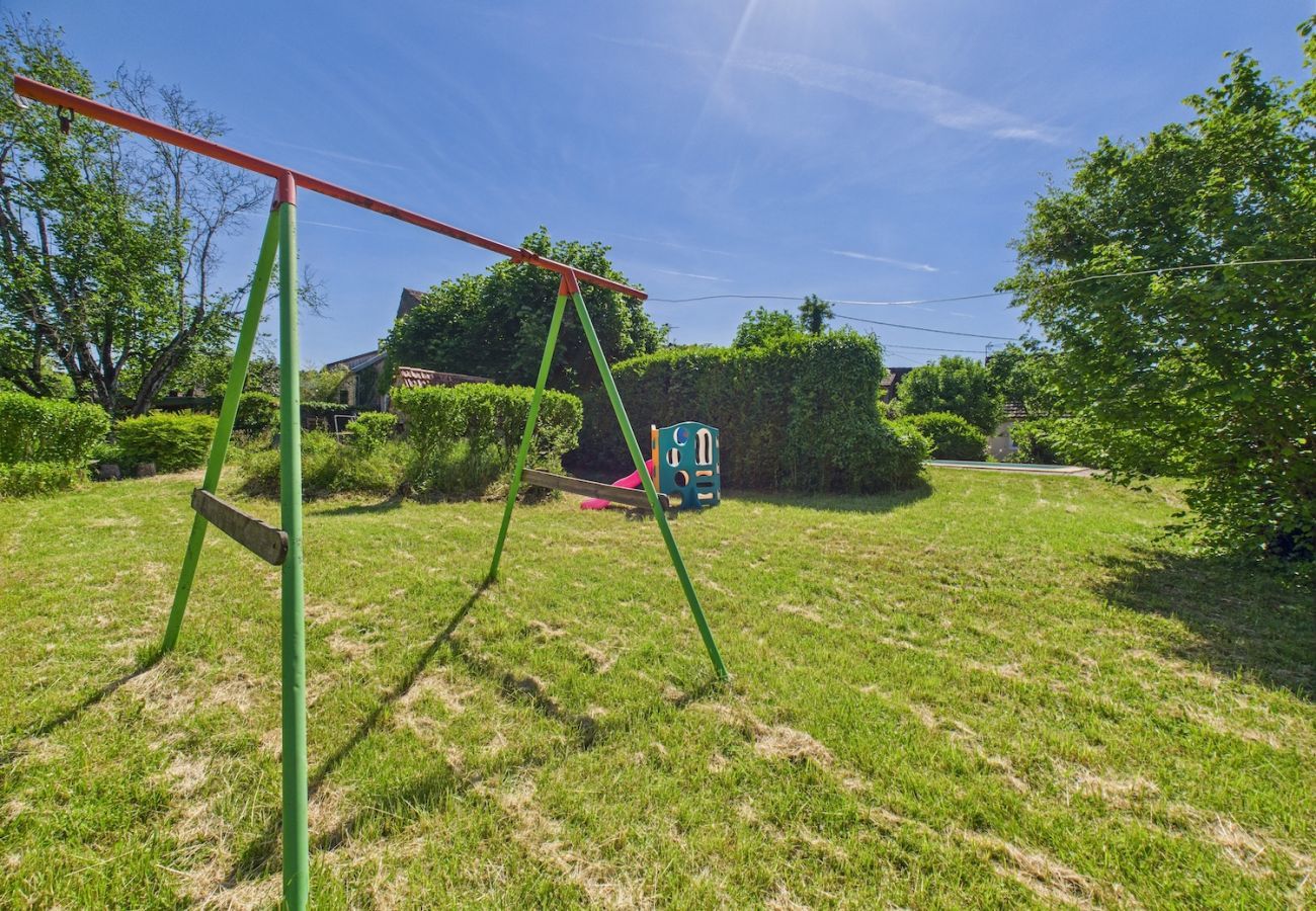 Maison à Montignac - Gîte mitoyen, 4 adultes 1 enfant, piscine commune