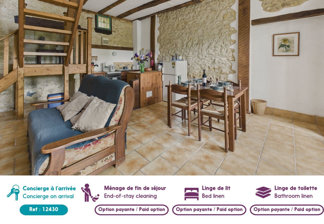 Maison à Montignac - Gîte mitoyen, 4 adultes 1 enfant, piscine commune