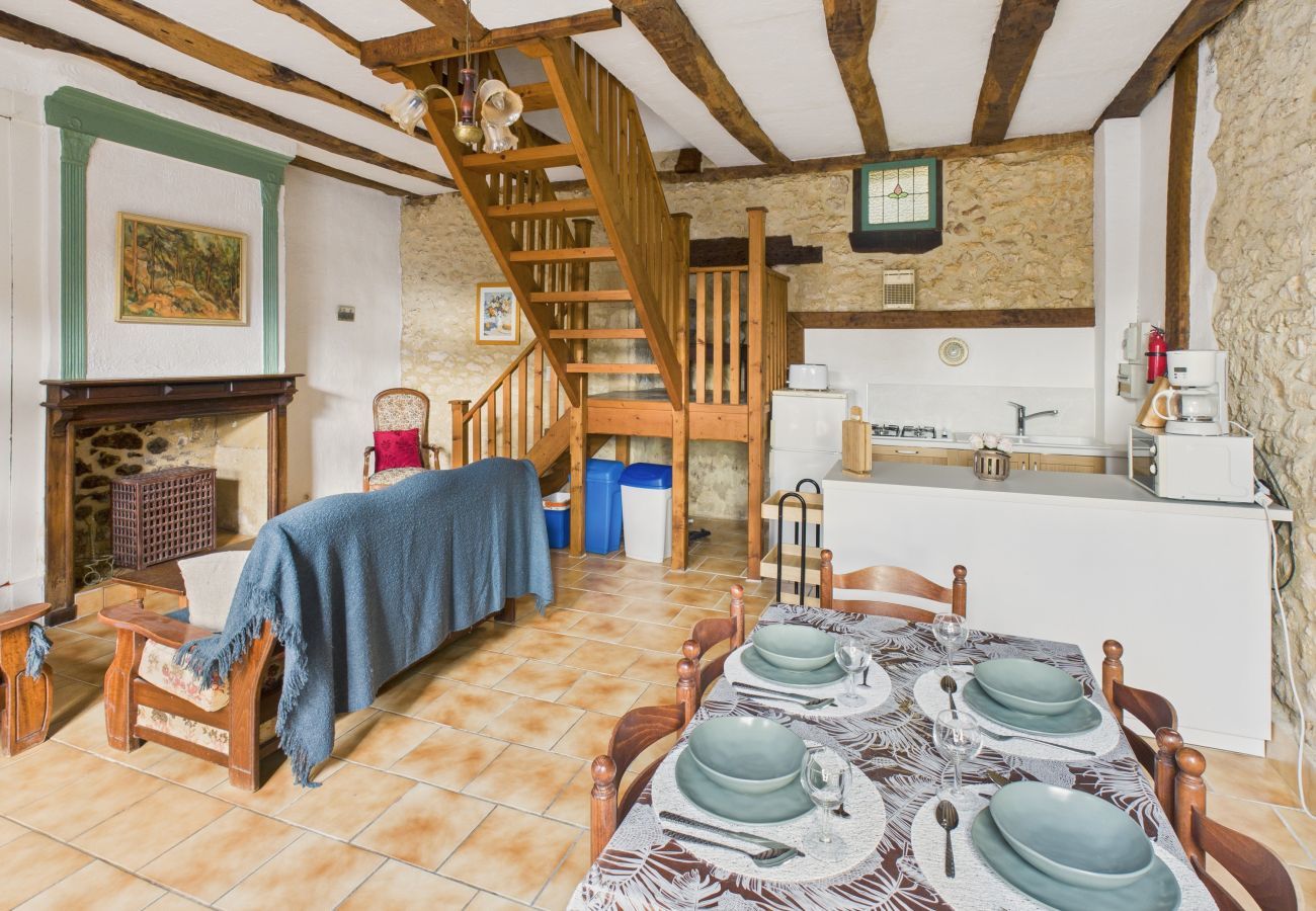 Maison à Montignac - Gîte mitoyen, 4 adultes 1 enfant, piscine commune