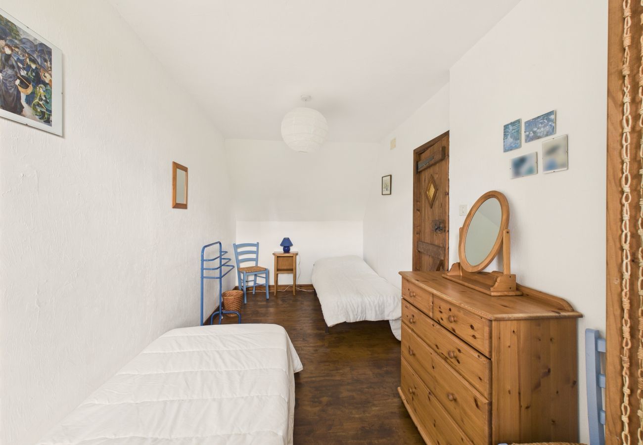 Maison à Montignac - Gîte mitoyen pour 4 - piscine commune - jardin