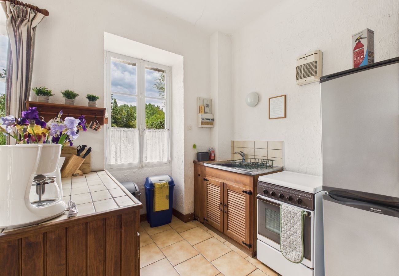 Maison à Montignac - Gîte mitoyen pour 4 - piscine commune - jardin