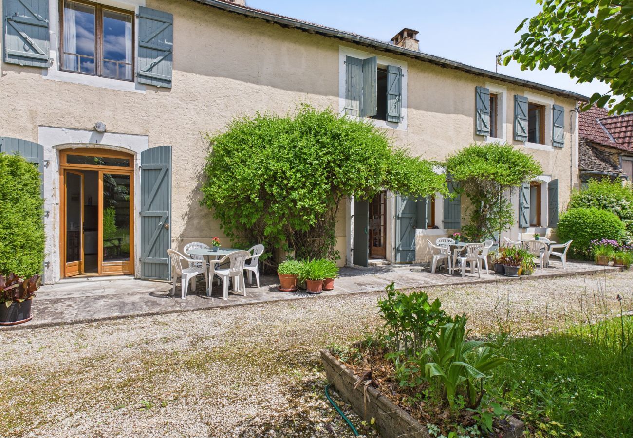 Maison à Montignac - Gîte mitoyen pour 4 - piscine commune - jardin