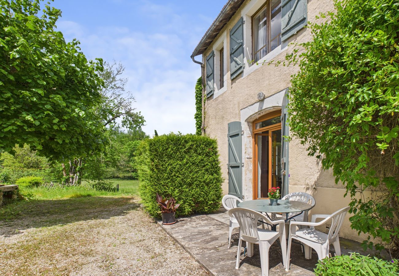 Maison à Montignac - Gîte mitoyen pour 4 - piscine commune - jardin