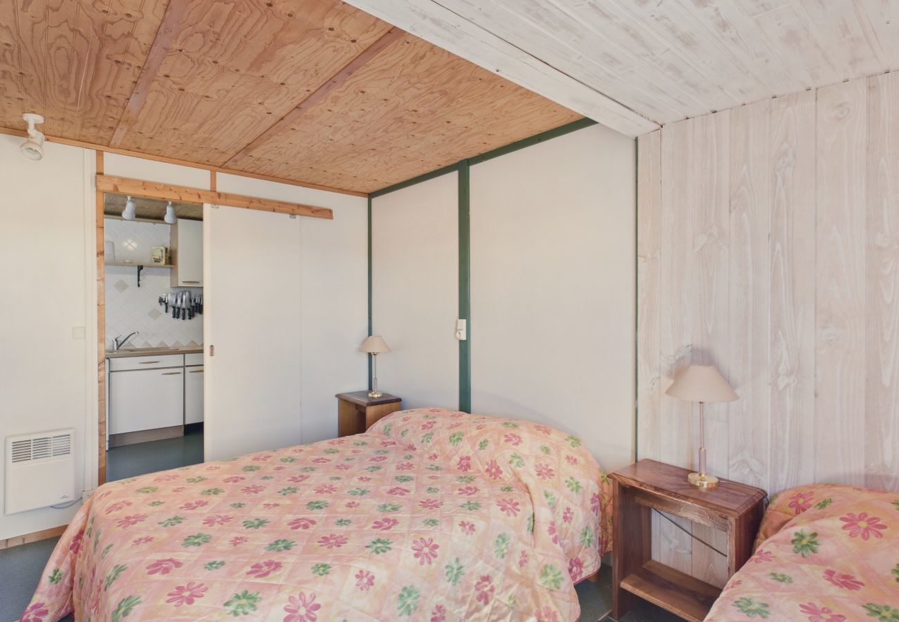 Chalet à Salignac-Eyvigues - Gîte La Brousse 1 - piscine - pour 5 avec jardin 