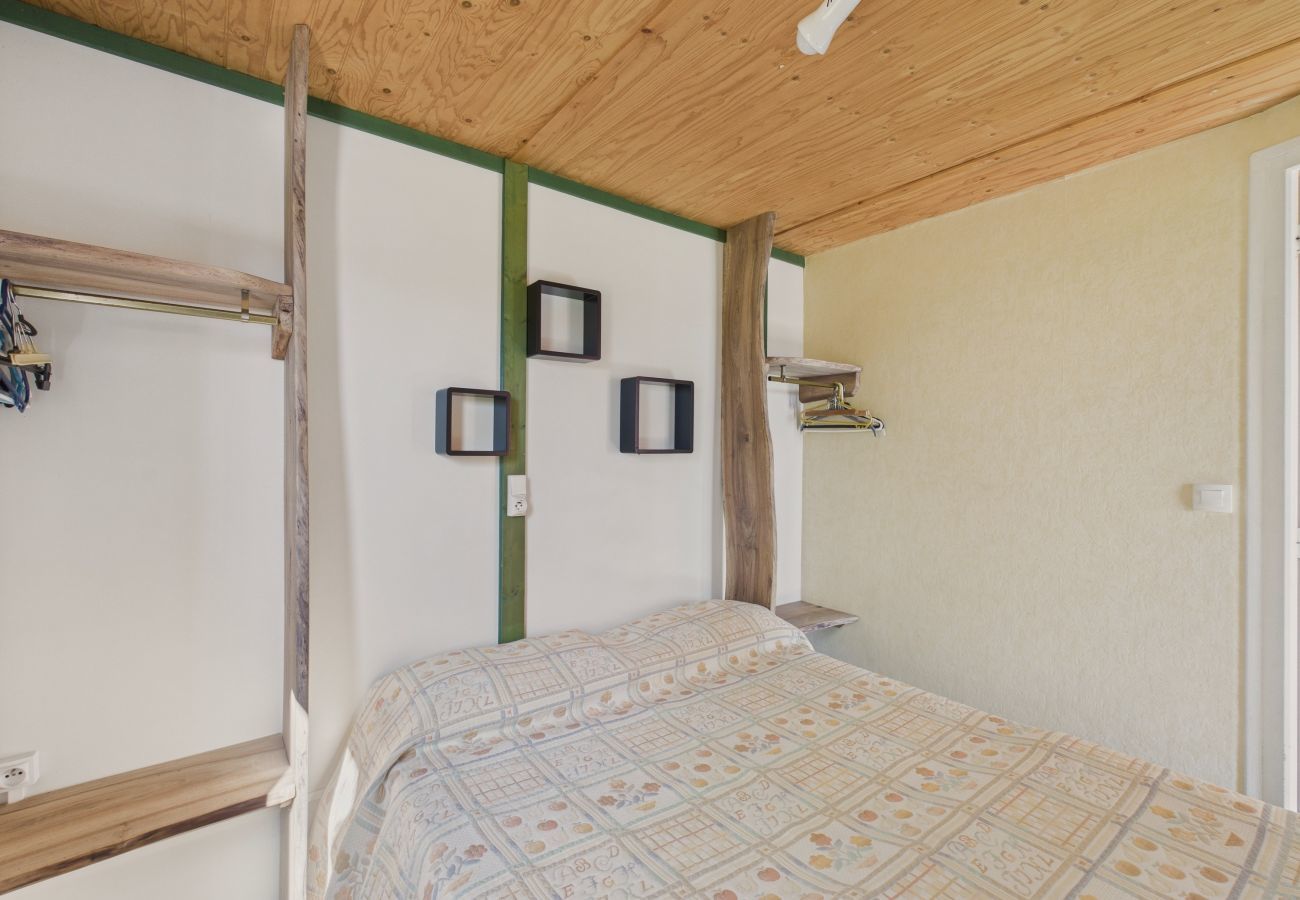 Chalet à Salignac-Eyvigues - Gîte La Brousse 1 - piscine - pour 5 avec jardin 