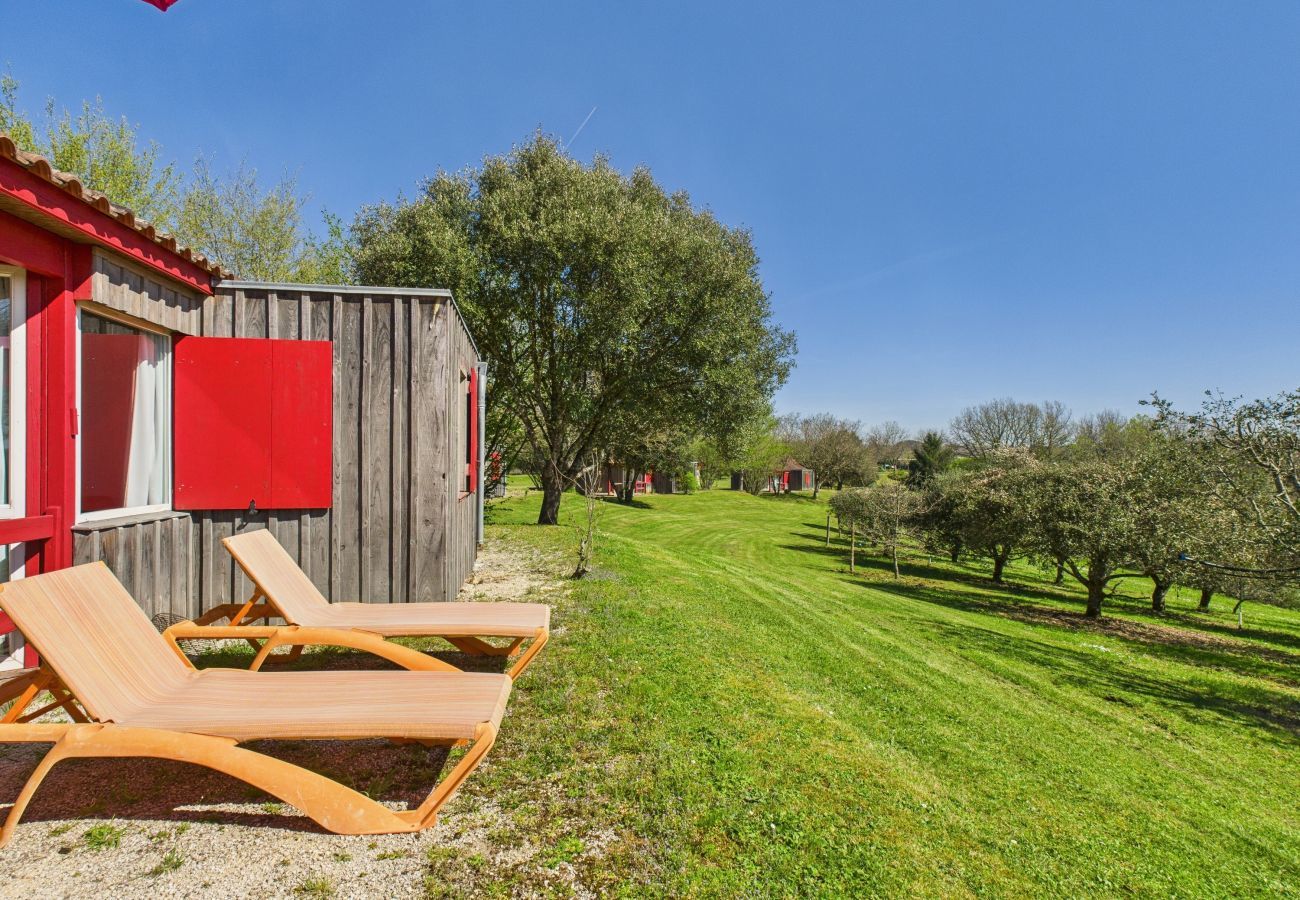 Chalet à Salignac-Eyvigues - Gîte La Brousse 1 - piscine - pour 5 avec jardin 