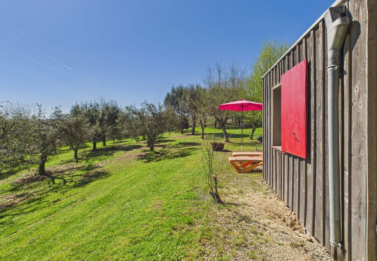 Chalet à Salignac-Eyvigues - Gîte La Brousse 1 - piscine - pour 5 avec jardin 