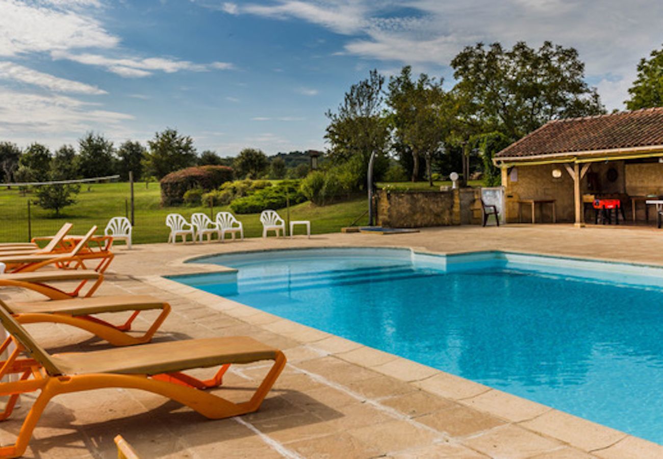 Chalet à Salignac-Eyvigues - Gîte La Brousse 1 - piscine - pour 5 avec jardin 