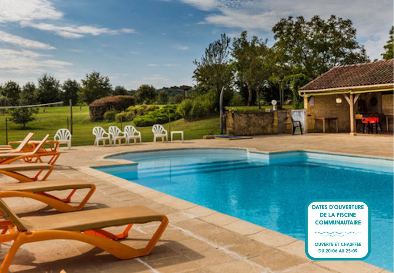 Chalet à Salignac-Eyvigues - Chalet La Brousse n°2 pour 5 personne avec piscine 