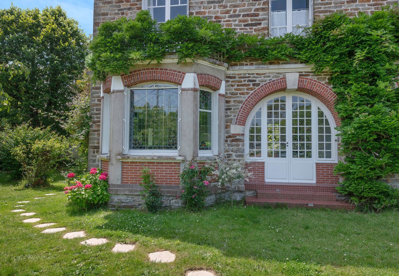 Villa à Saint-Michel-Chef-Chef - Villa de charme à 250m de la plage pour 14