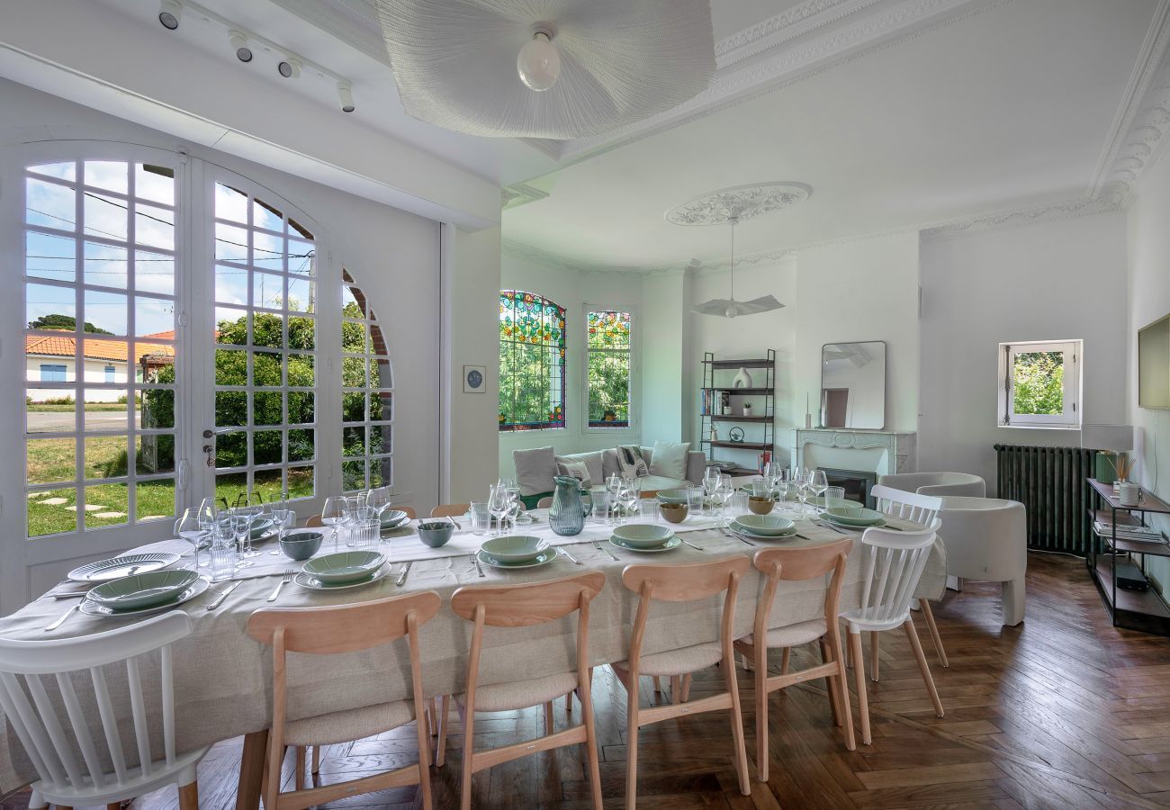 Villa à Saint-Michel-Chef-Chef - Villa de charme à 250m de la plage pour 14