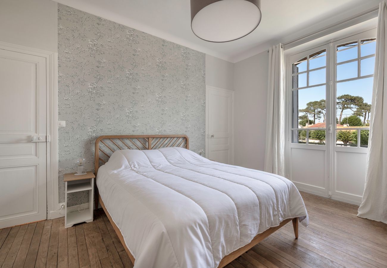 Villa à Saint-Michel-Chef-Chef - Villa de charme à 250m de la plage pour 14