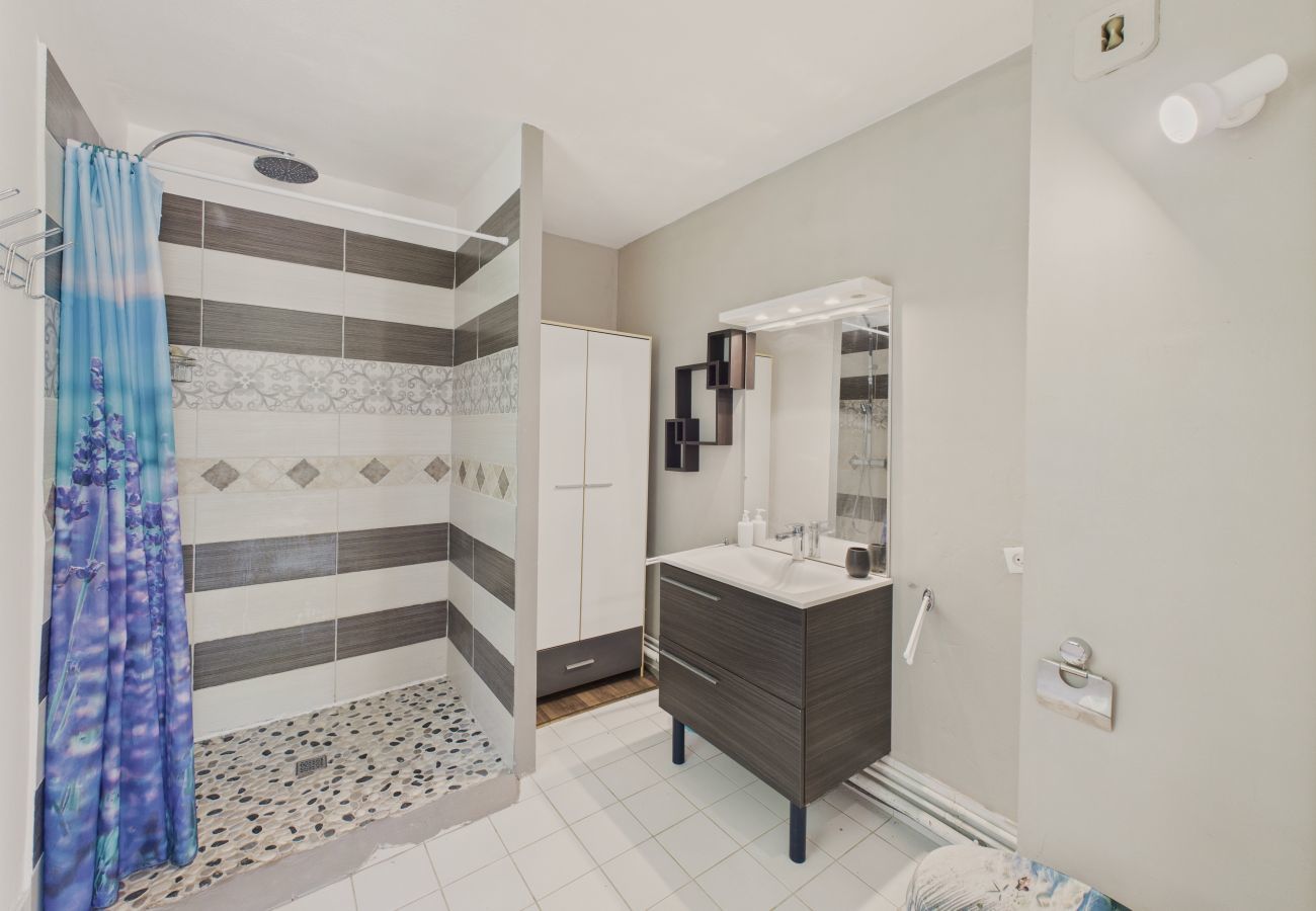 Maison à Peyzac-le-Moustier - Piscine privée - jolie maison 10 adultes 2 enfants