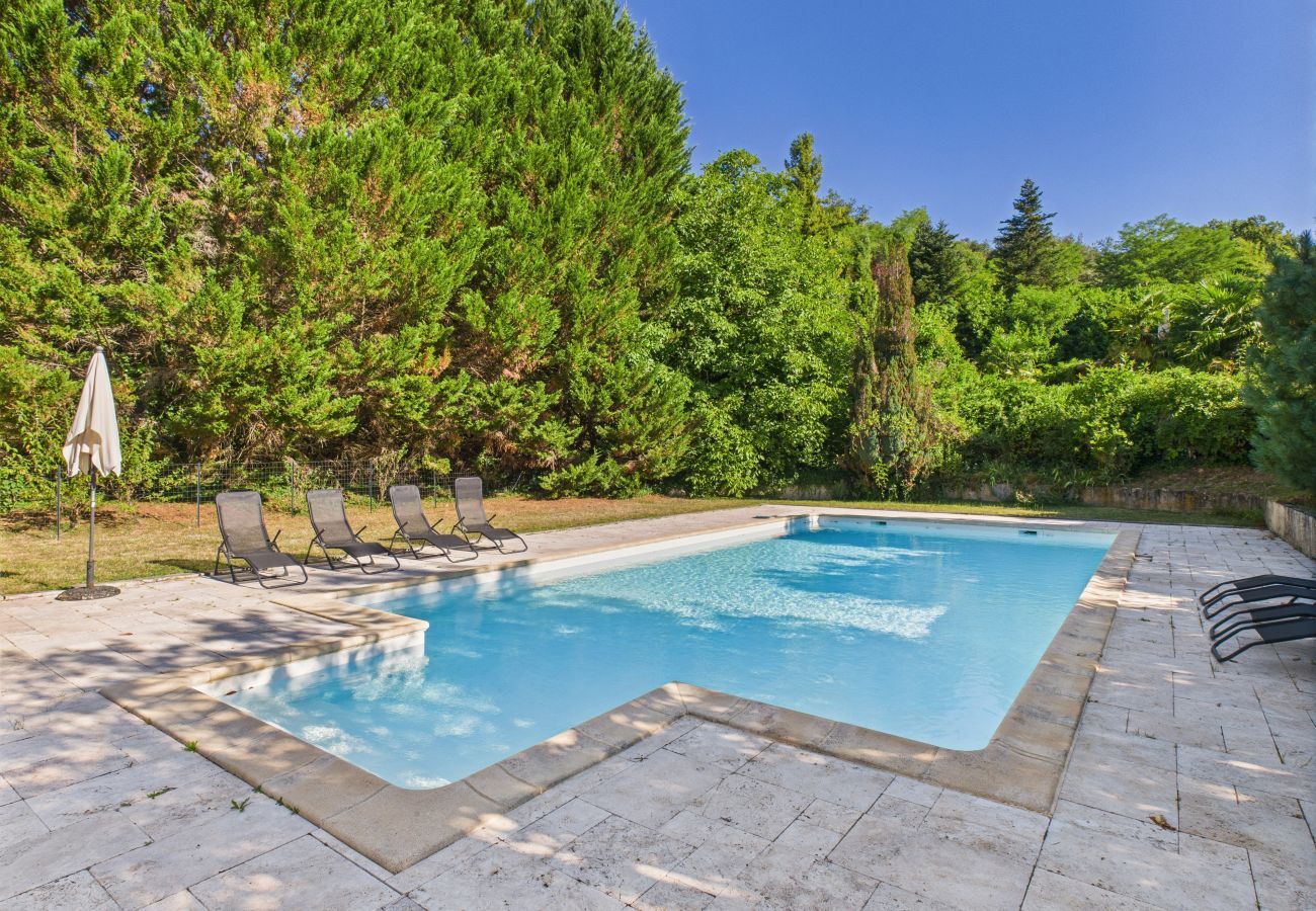 Maison à Peyzac-le-Moustier - Piscine privée - jolie maison 10 adultes 2 enfants