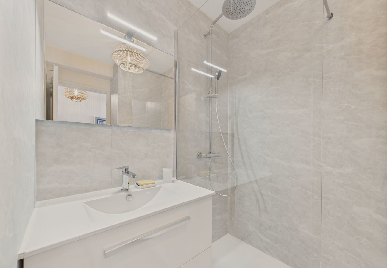 Studio à Les Sables-d´Olonne - Vue mer, joli studio pour 4 à 40m de la plage 