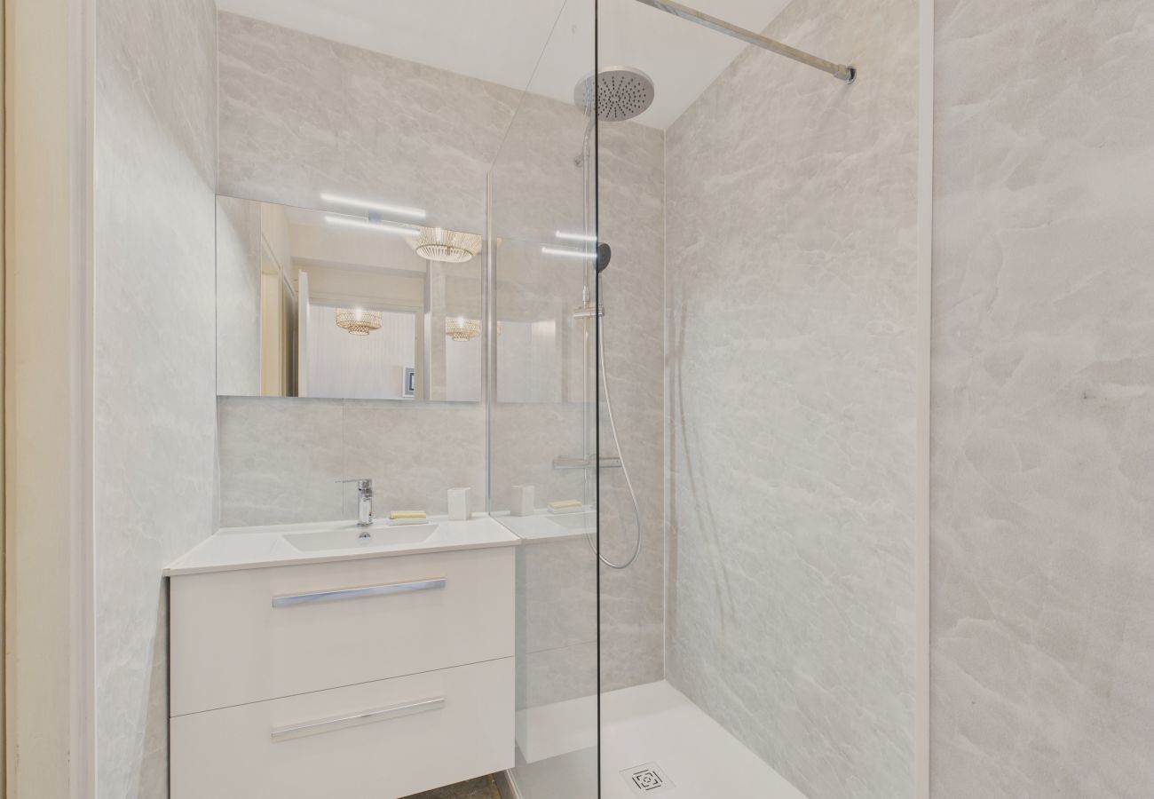 Studio à Les Sables-d´Olonne - Vue mer, joli studio pour 4 à 40m de la plage 