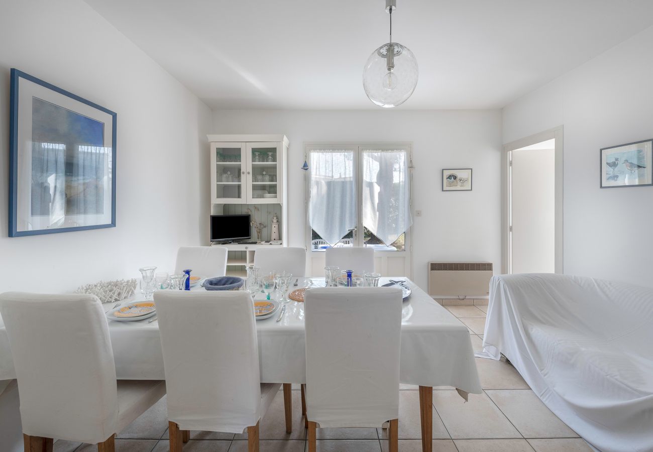 Maison à Saint-Michel-Chef-Chef - 600 m de la plage, maison pour 4 adultes 2 enfants