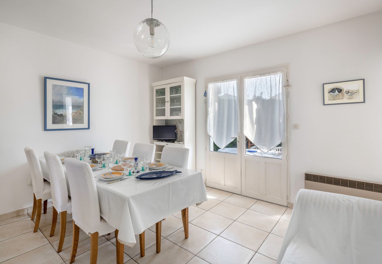 Maison à Saint-Michel-Chef-Chef - 600 m de la plage, maison pour 4 adultes 2 enfants