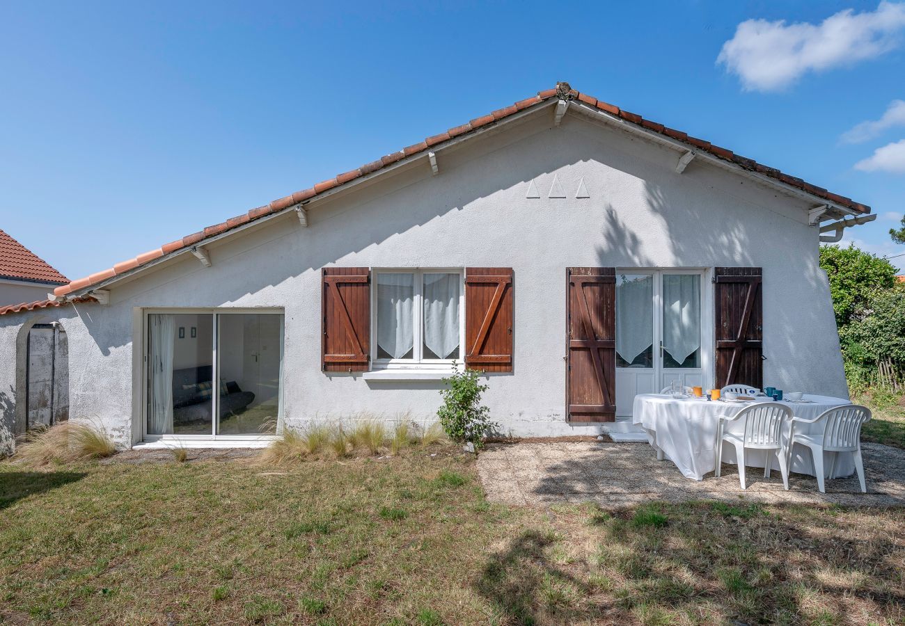 Maison à Saint-Michel-Chef-Chef - 600 m de la plage, maison pour 4 adultes 2 enfants