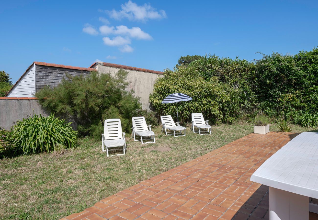 Maison à Saint-Michel-Chef-Chef - 600 m de la plage, maison pour 4 adultes 2 enfants