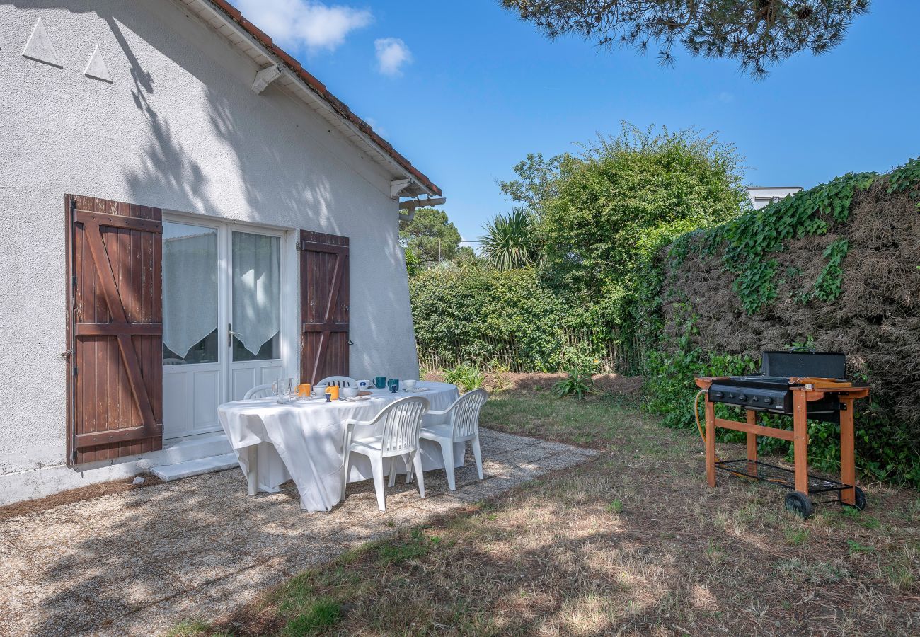 Maison à Saint-Michel-Chef-Chef - 600 m de la plage, maison pour 4 adultes 2 enfants