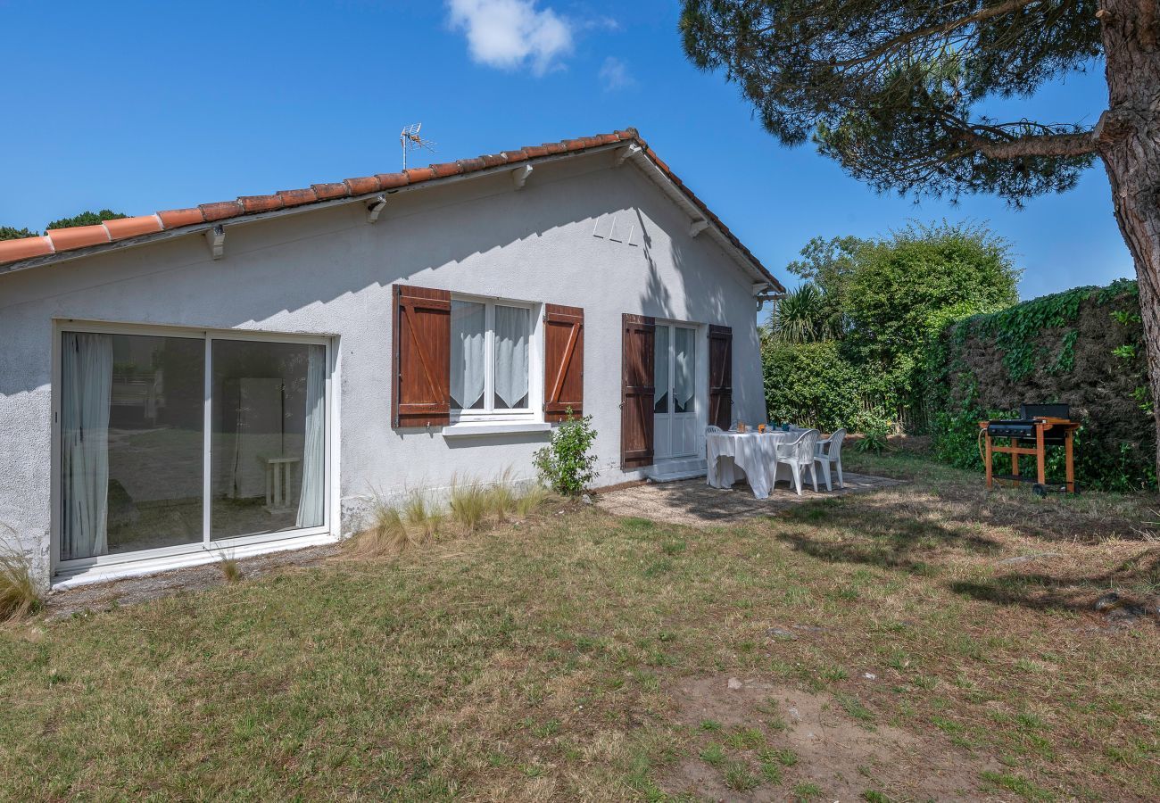 Maison à Saint-Michel-Chef-Chef - 600 m de la plage, maison pour 4 adultes 2 enfants