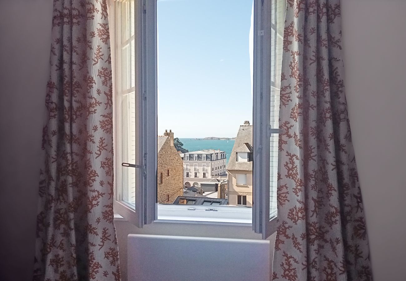 Appartement à Dinard - Vue mer, 150 m de la plage, hyper centre
