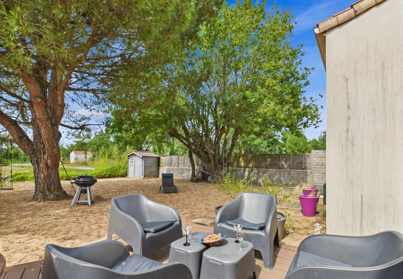 Maison à Longeville-sur-Mer - Maison familiale et colorée avec jardin pour 6 