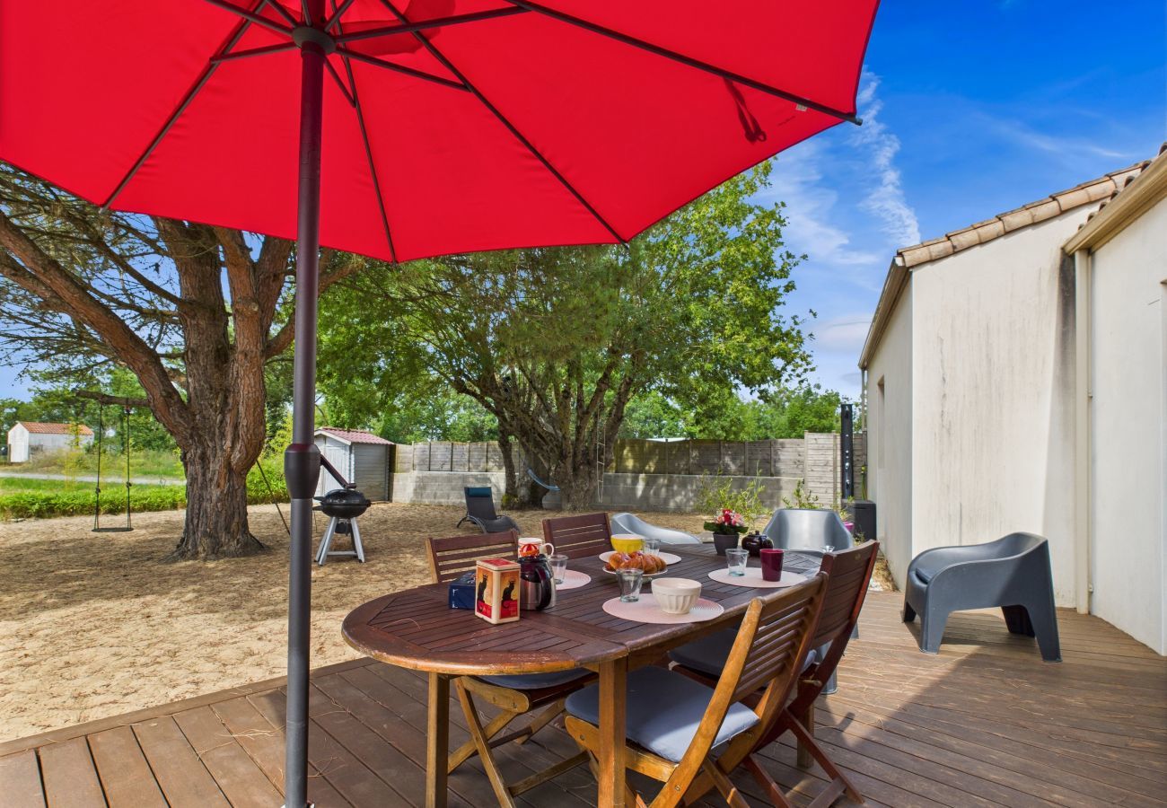 Maison à Longeville-sur-Mer - Maison familiale et colorée avec jardin pour 6 