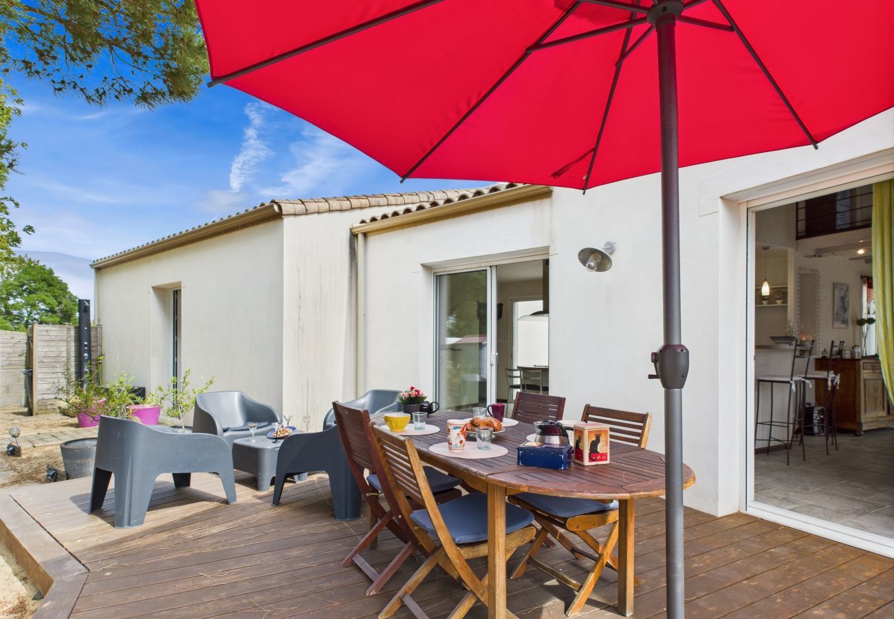 Maison à Longeville-sur-Mer - Maison familiale et colorée avec jardin pour 6 