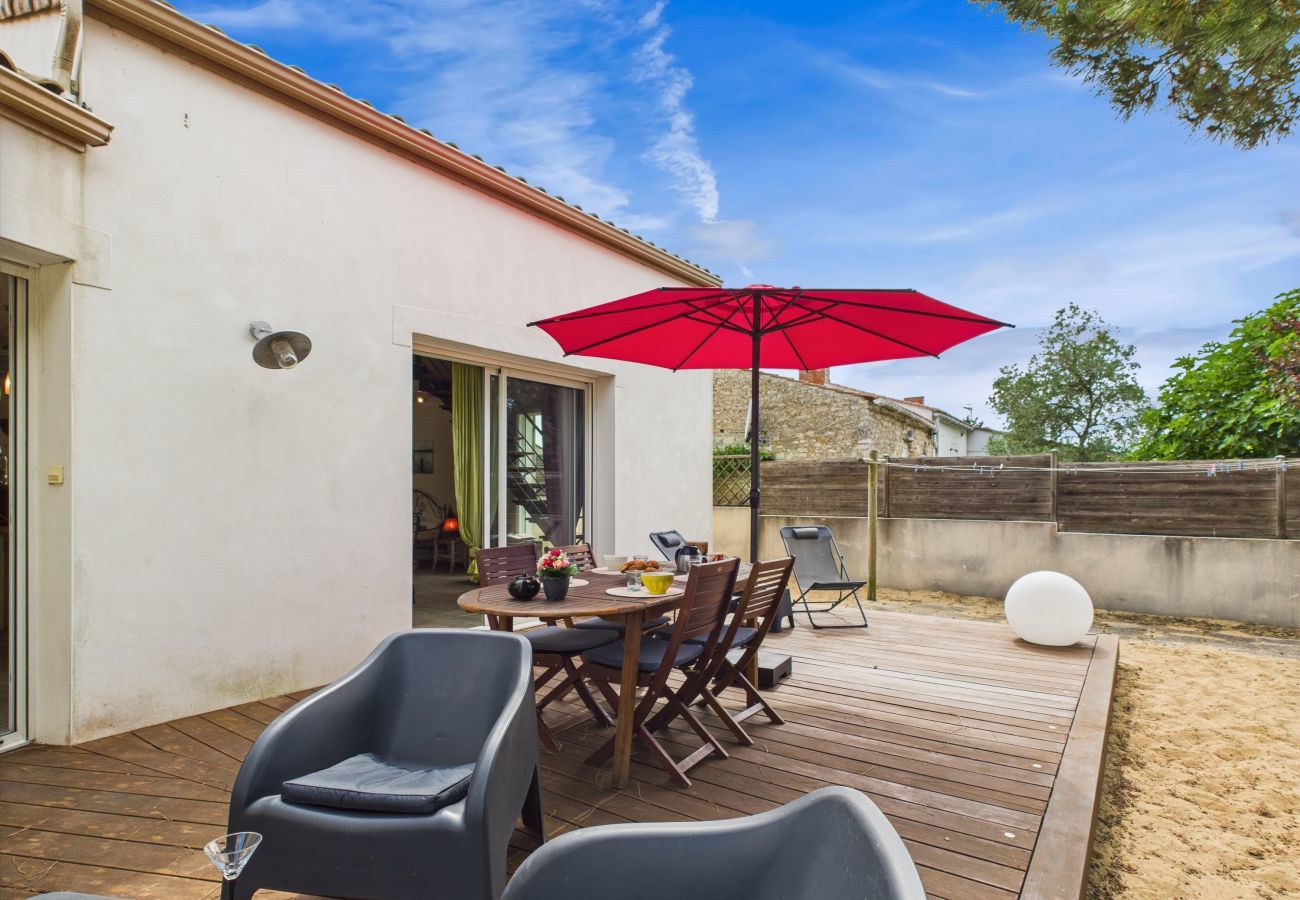 Maison à Longeville-sur-Mer - Maison familiale et colorée avec jardin pour 6 