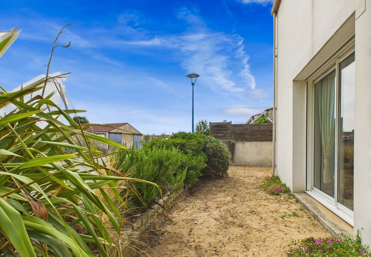 Maison à Longeville-sur-Mer - Maison familiale et colorée avec jardin pour 6 