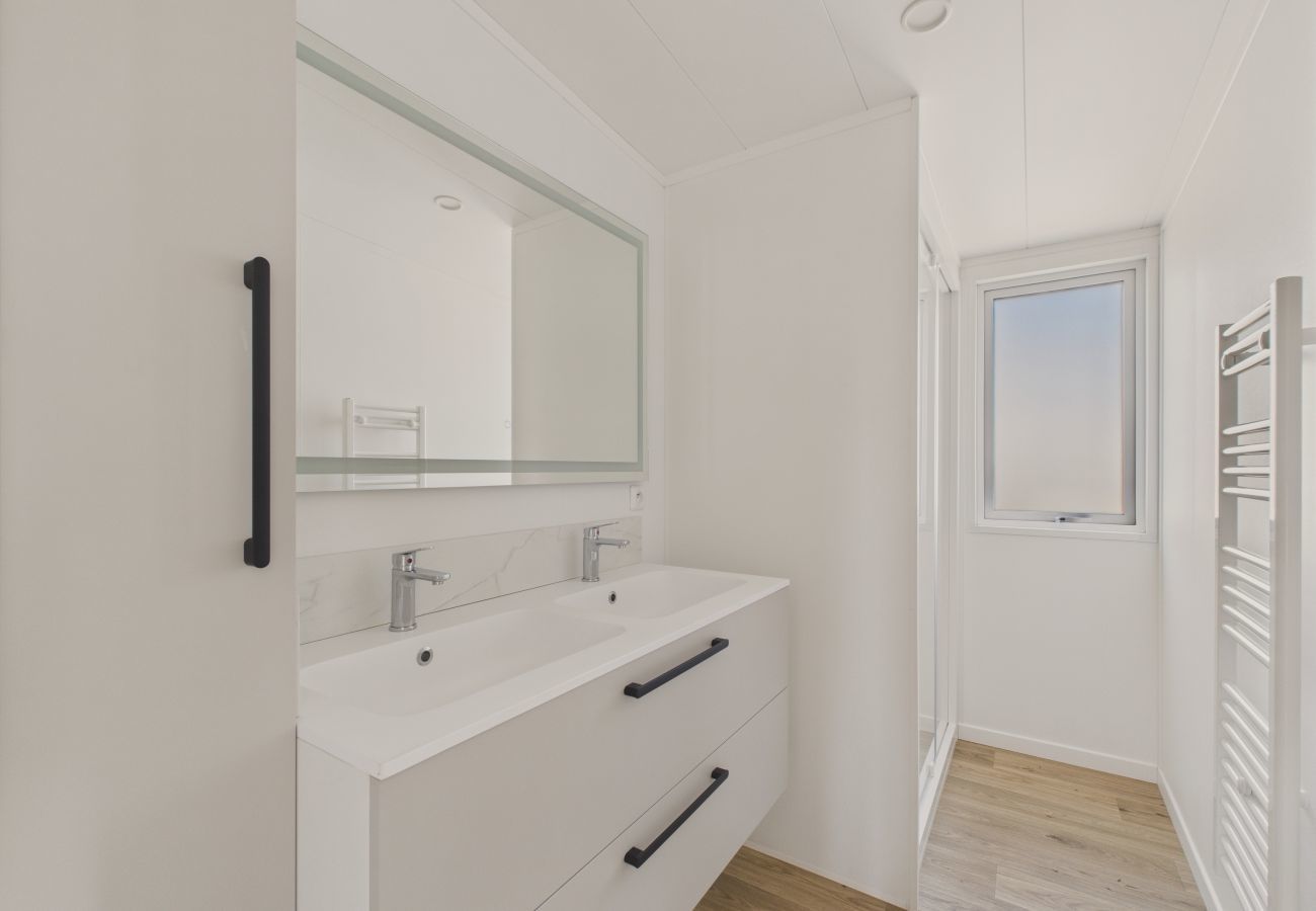 Chalet à Saint-Gilles-Croix-de-Vie - Chalet avec piscine pour 4 adultes/2 enfants