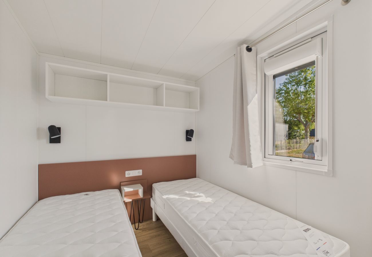 Chalet à Saint-Gilles-Croix-de-Vie - Chalet avec piscine pour 4 adultes/2 enfants